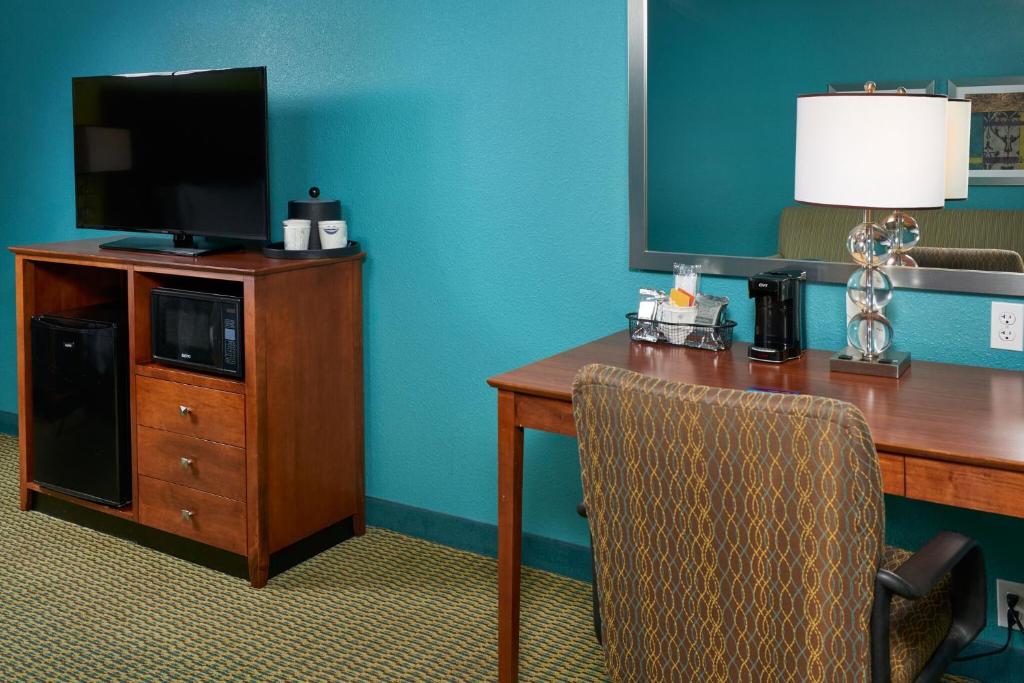 Hampton Inn Bermuda Run / Advance - image 5