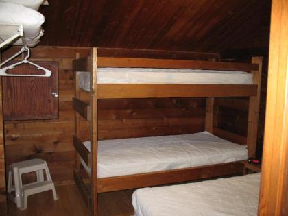 Forest Lake Camping Resort Cabin 18 - image 5