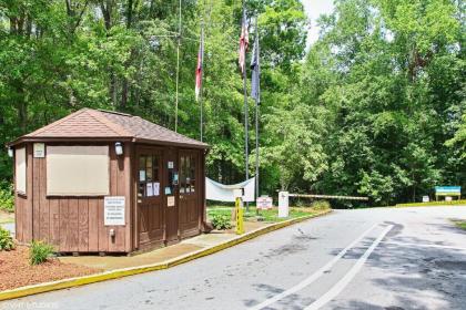 Forest Lake Camping Resort Cabin 18 - image 8