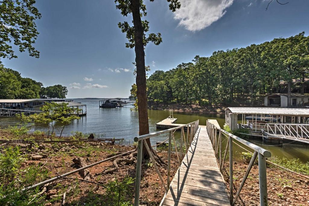 Updated Grand Lake Cottage with Patio and Pool Access! - image 2
