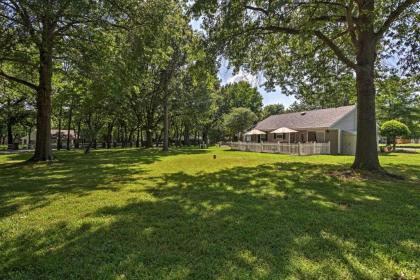 Updated Grand Lake Cottage with Patio and Pool Access! - image 3