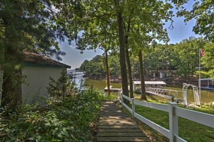 Updated Grand Lake Cottage with Patio and Pool Access! - image 5
