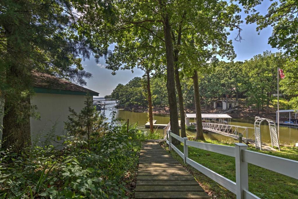 Updated Grand Lake Cottage with Patio and Pool Access! - image 5