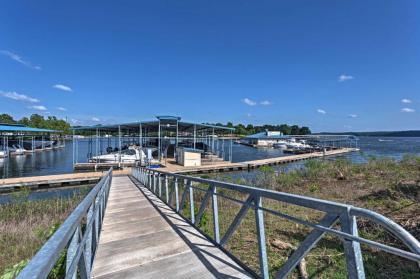 Updated Grand Lake Cottage with Patio and Pool Access! - image 6