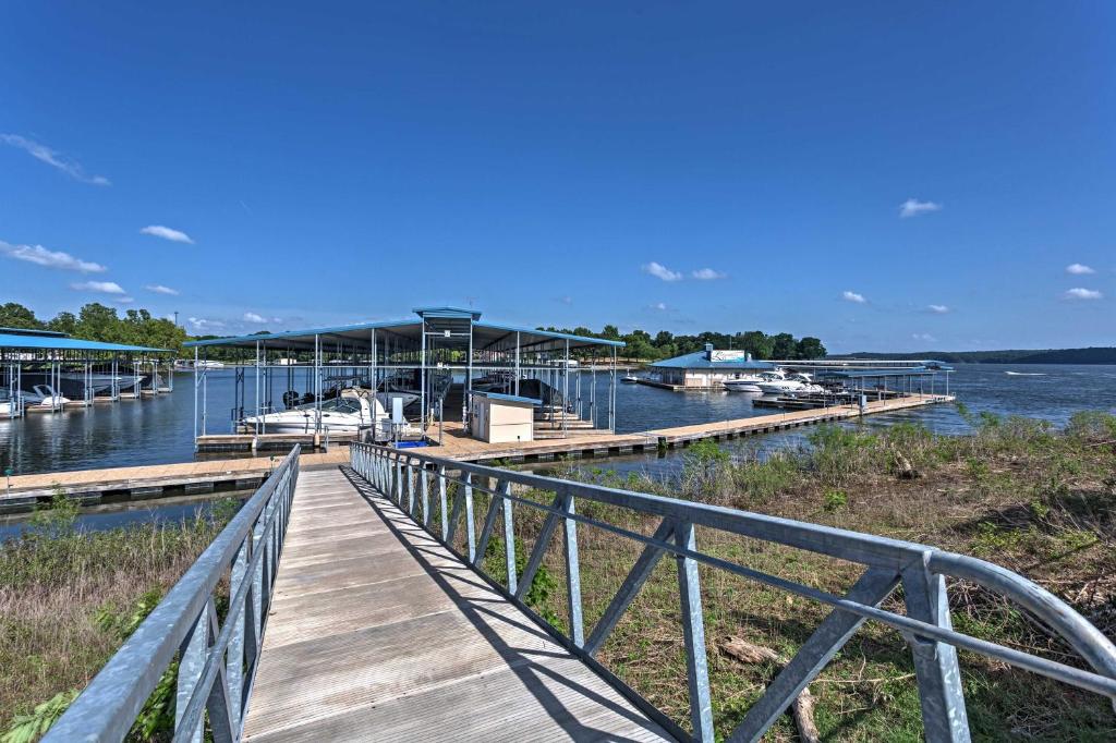 Updated Grand Lake Cottage with Patio and Pool Access! - image 6