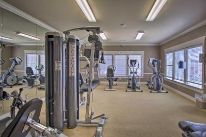 Spacious Townhome Walk to Lake and Restaurant! - image 11