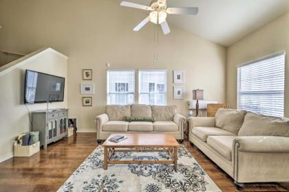 Spacious Townhome Walk to Lake and Restaurant! - image 13