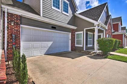 Spacious Townhome Walk to Lake and Restaurant! - image 3