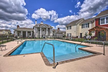 Spacious Townhome Walk to Lake and Restaurant! - image 4