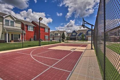 Spacious Townhome Walk to Lake and Restaurant! - image 7