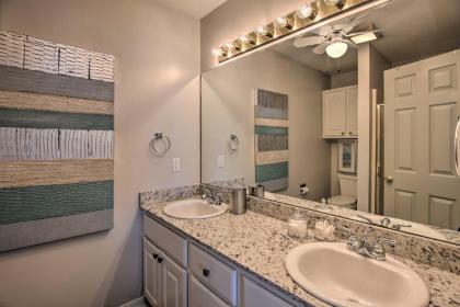 Idyllic Family Getaway with Grand Lake Access! - image 14