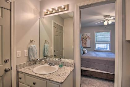 Idyllic Family Getaway with Grand Lake Access! - image 15