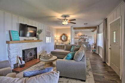 Idyllic Family Getaway with Grand Lake Access! - image 3