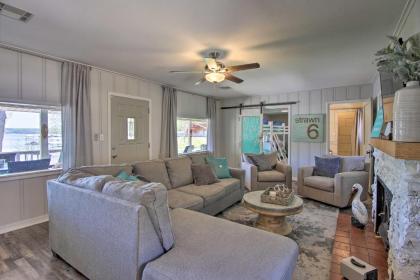 Idyllic Family Getaway with Grand Lake Access! - image 4