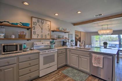 Idyllic Family Getaway with Grand Lake Access! - image 8