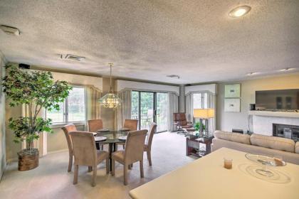 Spacious Luxe Condo with Golf Course Views - image 10