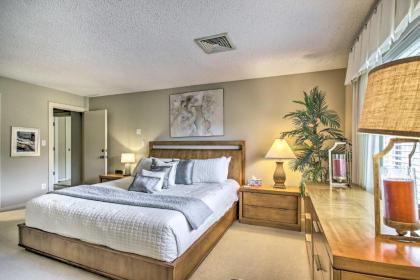 Spacious Luxe Condo with Golf Course Views - image 15