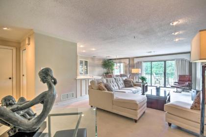 Spacious Luxe Condo with Golf Course Views - image 5