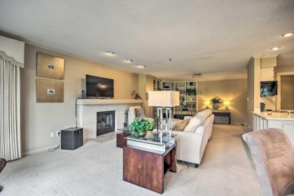 Spacious Luxe Condo with Golf Course Views - image 6