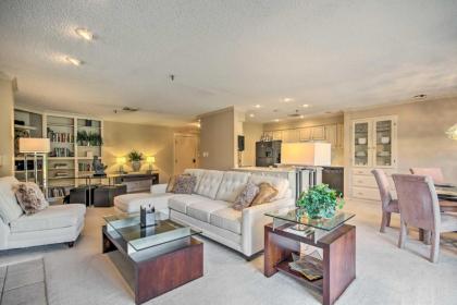 Spacious Luxe Condo with Golf Course Views - image 7