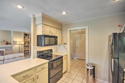 Spacious Luxe Condo with Golf Course Views - image 9