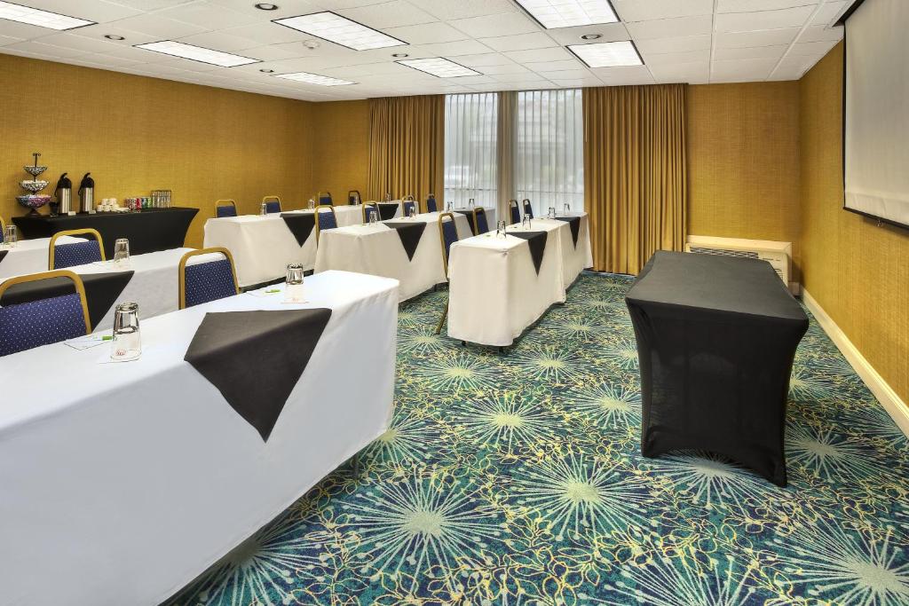 Holiday Inn Akron-West an IHG Hotel - image 6