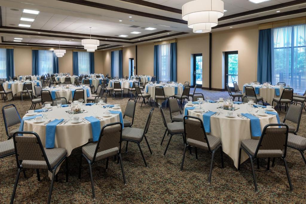 Hilton Garden Inn Akron - image 4