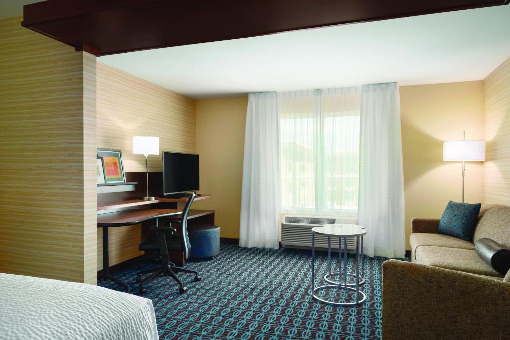Fairfield Inn & Suites by Marriott Akron Fairlawn - image 3