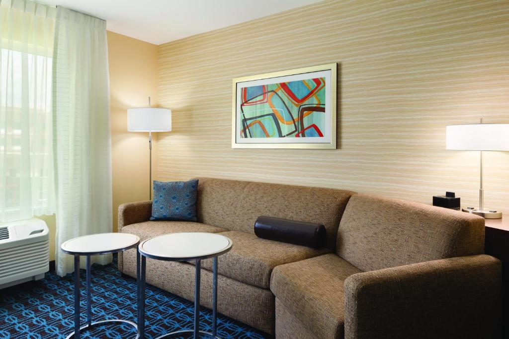 Fairfield Inn & Suites by Marriott Akron Fairlawn - image 6
