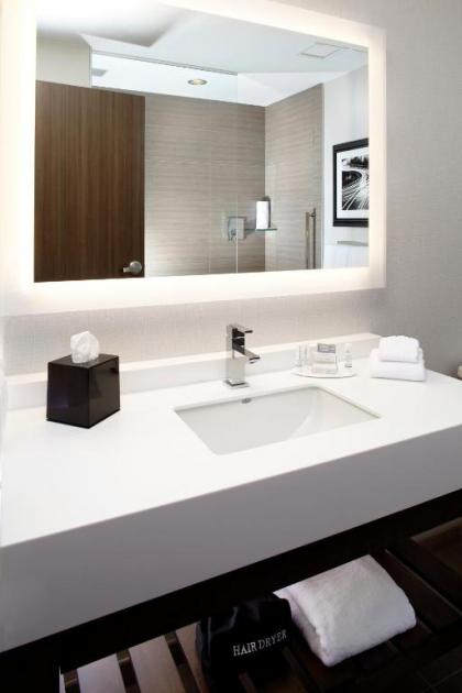 Courtyard by Marriott Akron Downtown - image 11