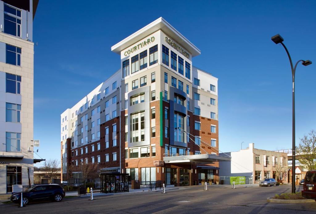Courtyard by Marriott Akron Downtown - image 2