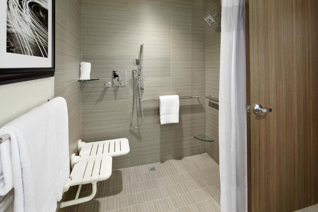 Courtyard by Marriott Akron Downtown - image 3