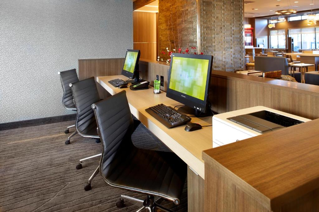 Courtyard by Marriott Akron Downtown - image 5