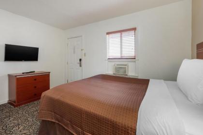 Valley Motel - image 11