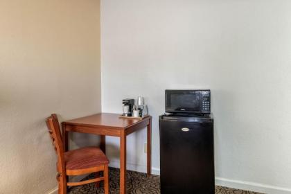 Valley Motel - image 9