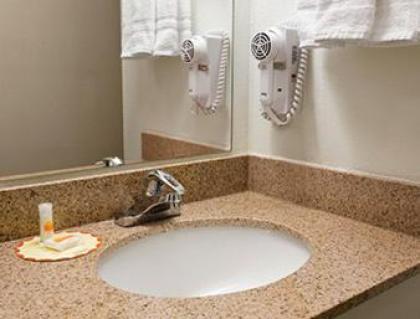 Days Inn by Wyndham Alamosa - image 9