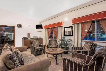 Super 8 by Wyndham Alamosa - image 13