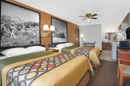 Super 8 by Wyndham Alamosa - image 15