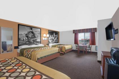 Super 8 by Wyndham Alamosa - image 9