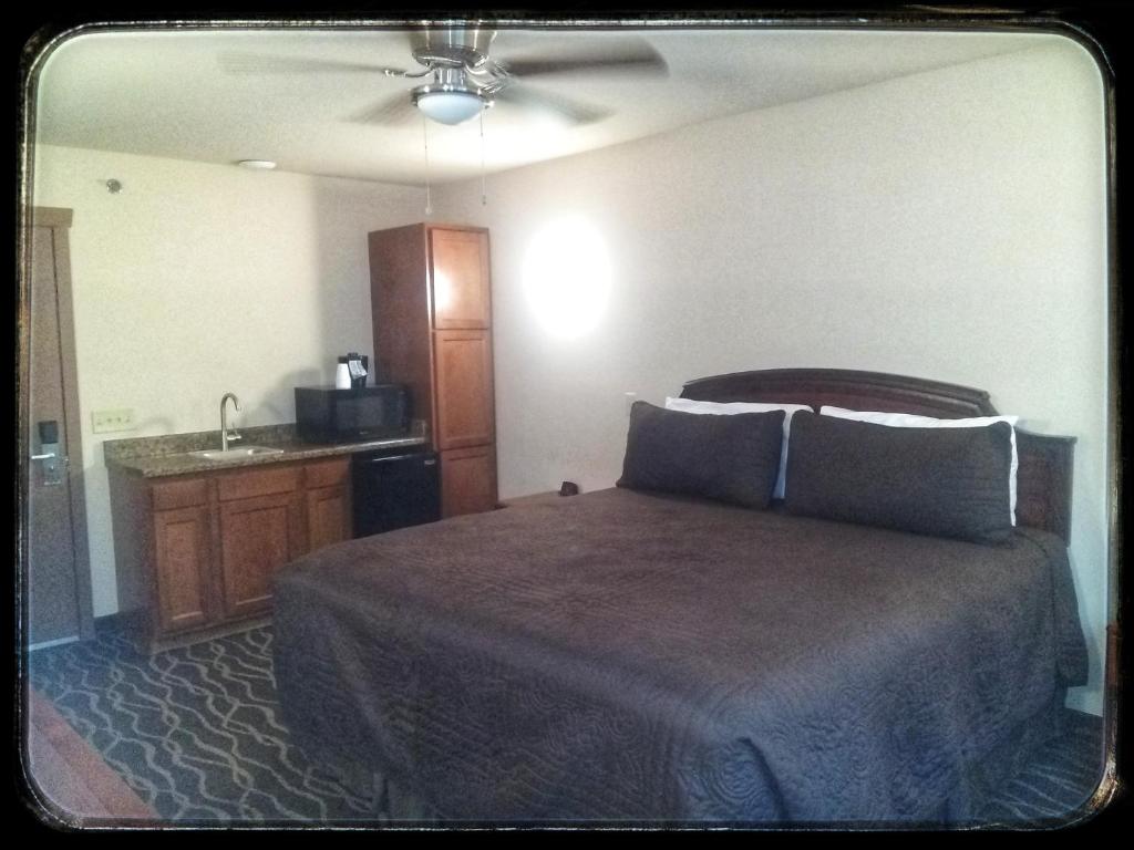 The Sunset Inn - image 2