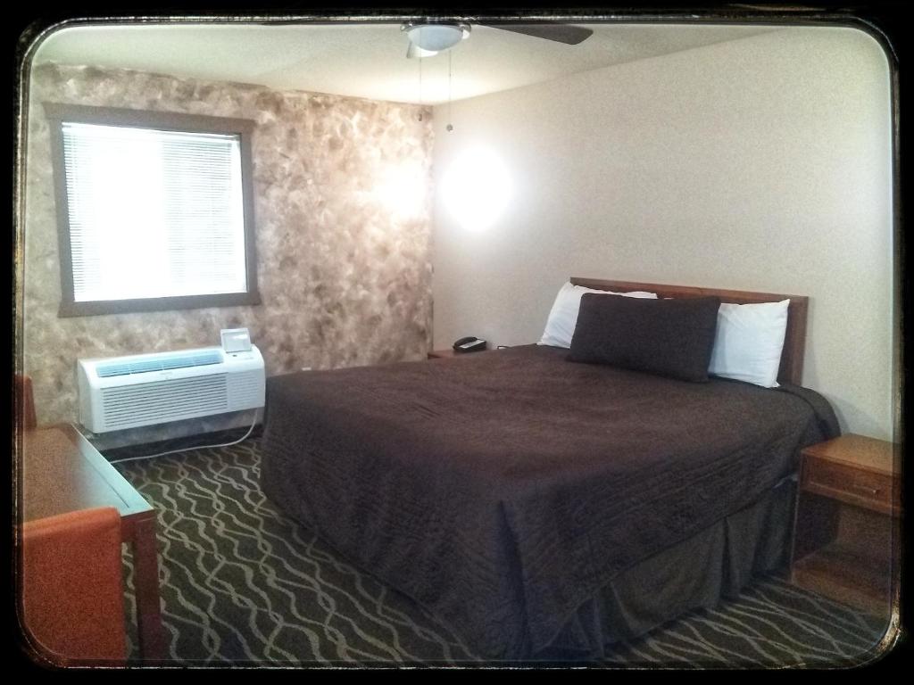 The Sunset Inn - image 3