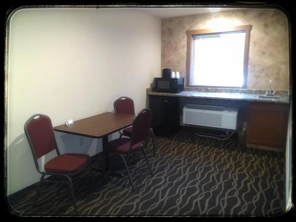 The Sunset Inn - image 4