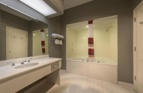 Red Roof Inn & Suites Albany GA - image 5