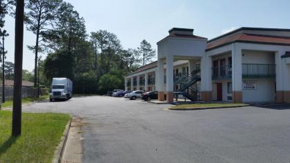 Relax Inn - image 10