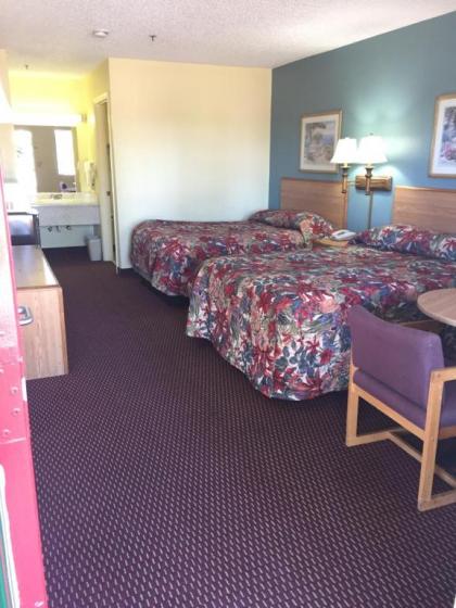 Relax Inn - image 14