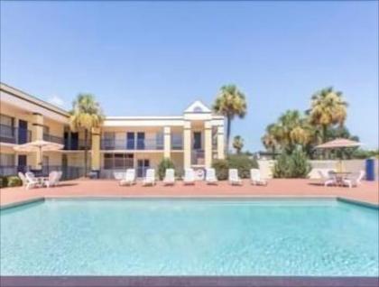 Days Inn by Wyndham Albany - image 3