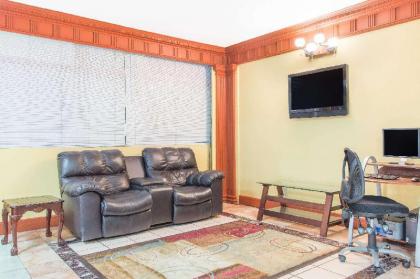 Days Inn by Wyndham Albany - image 9