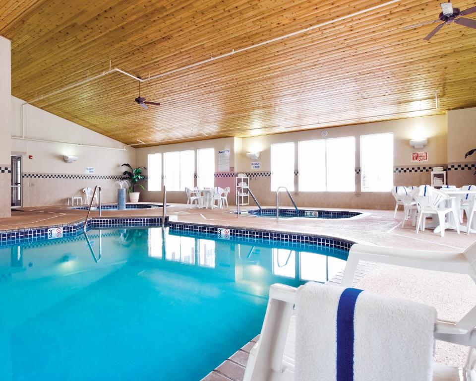 Country Inn & Suites by Radisson Albertville MN - image 3
