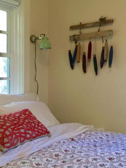 Historic Albion Mountain Cottage on Quiet Street!