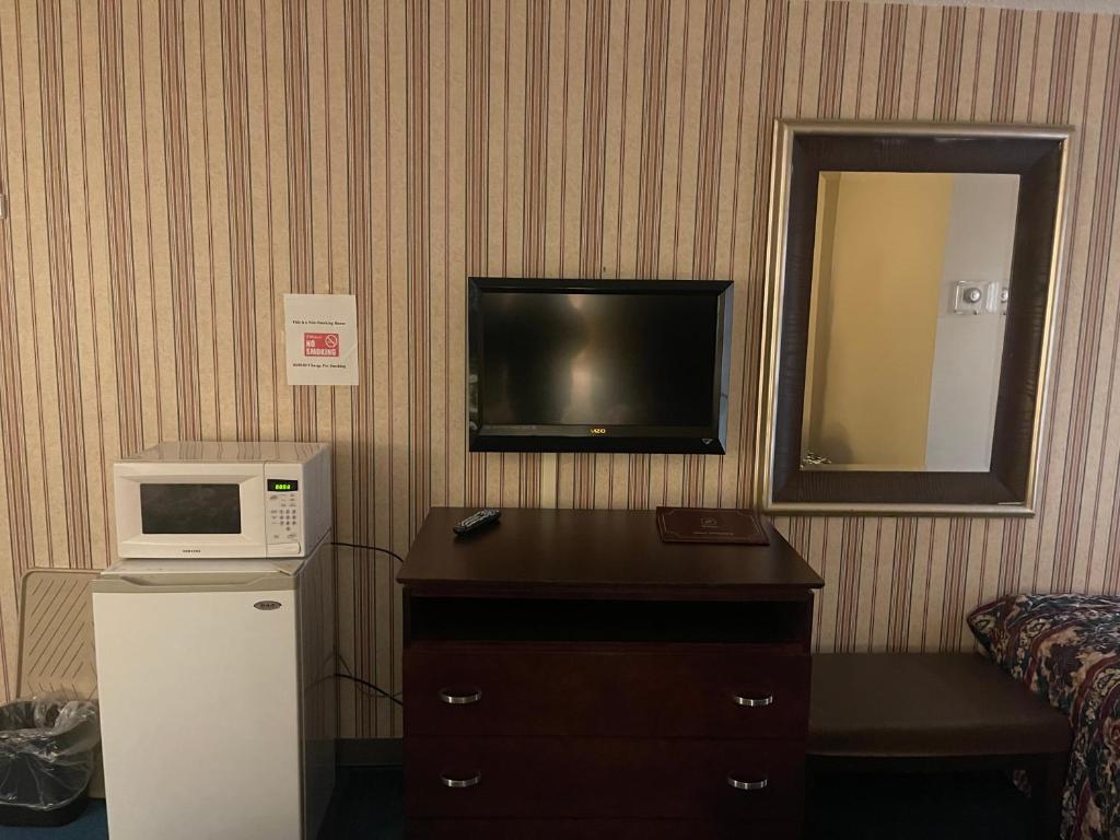 Dollinger's Motor Inn - image 4